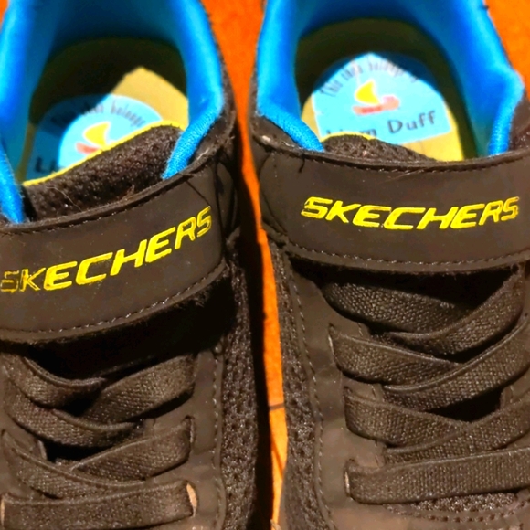 Skechers - Picture 2 of 4